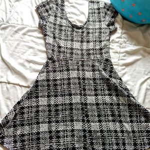 Small fit, Black and white checked fit and flare dress